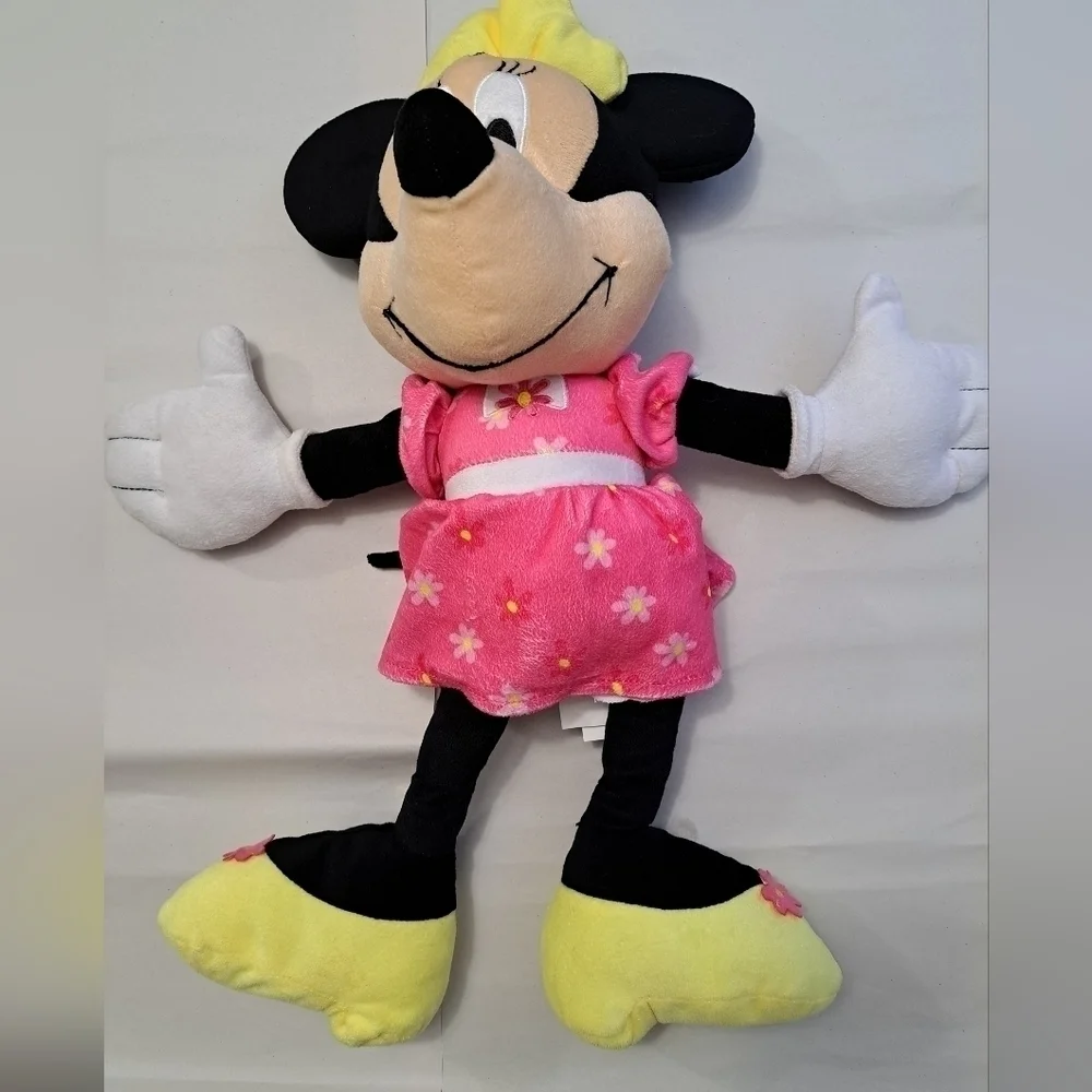Bundle Of Disney Minnie Mouse Stuffed Animals